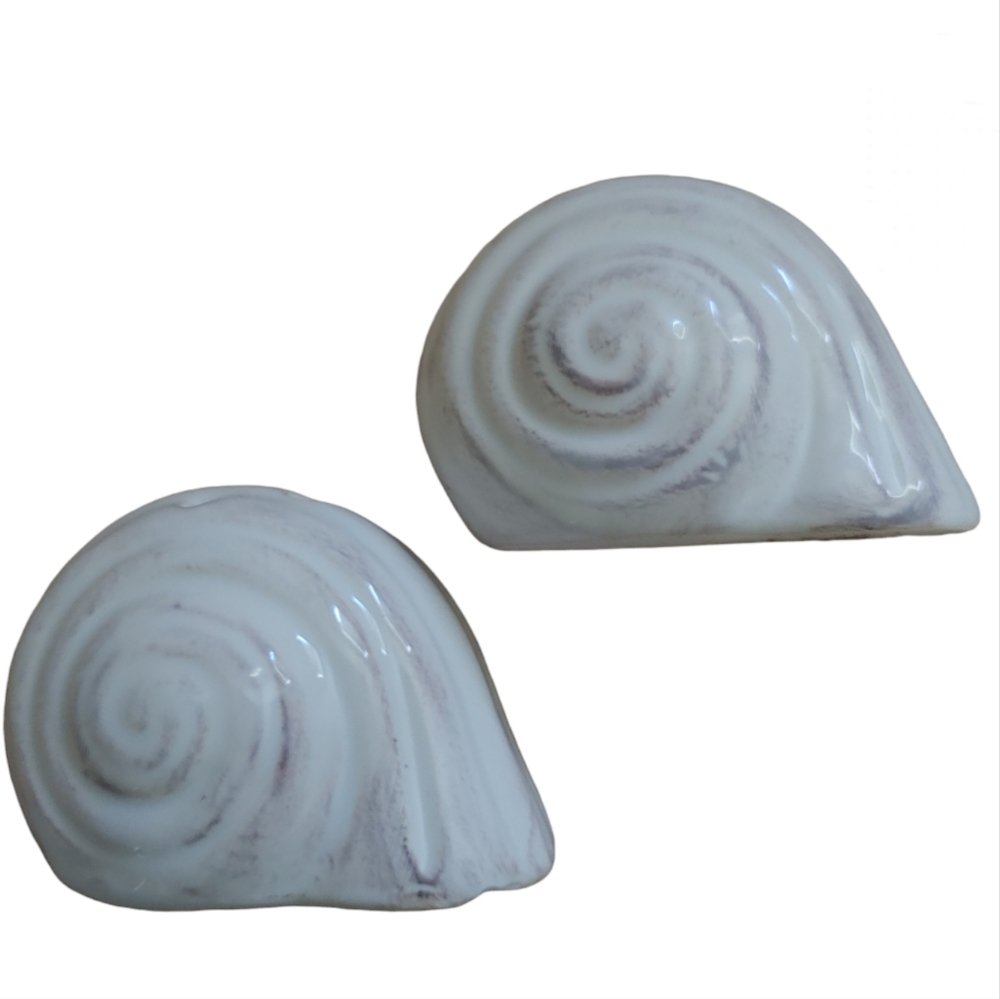 Salt and Pepper Shakers Sea Shells Each 2" x 2" New